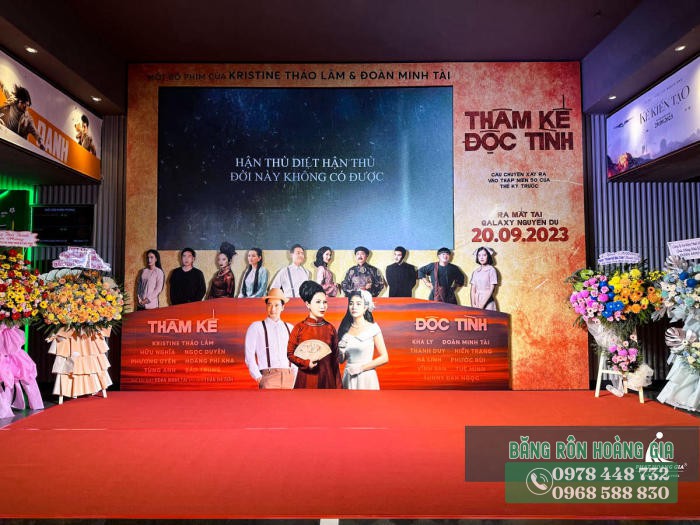 thi công backdrop ra mắt phim chuyên nghiệp