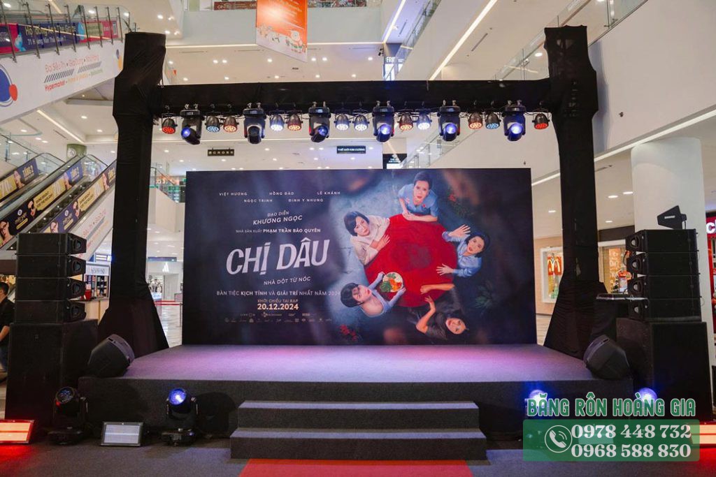 thi công backdrop ra mắt phim chuyên nghiệp