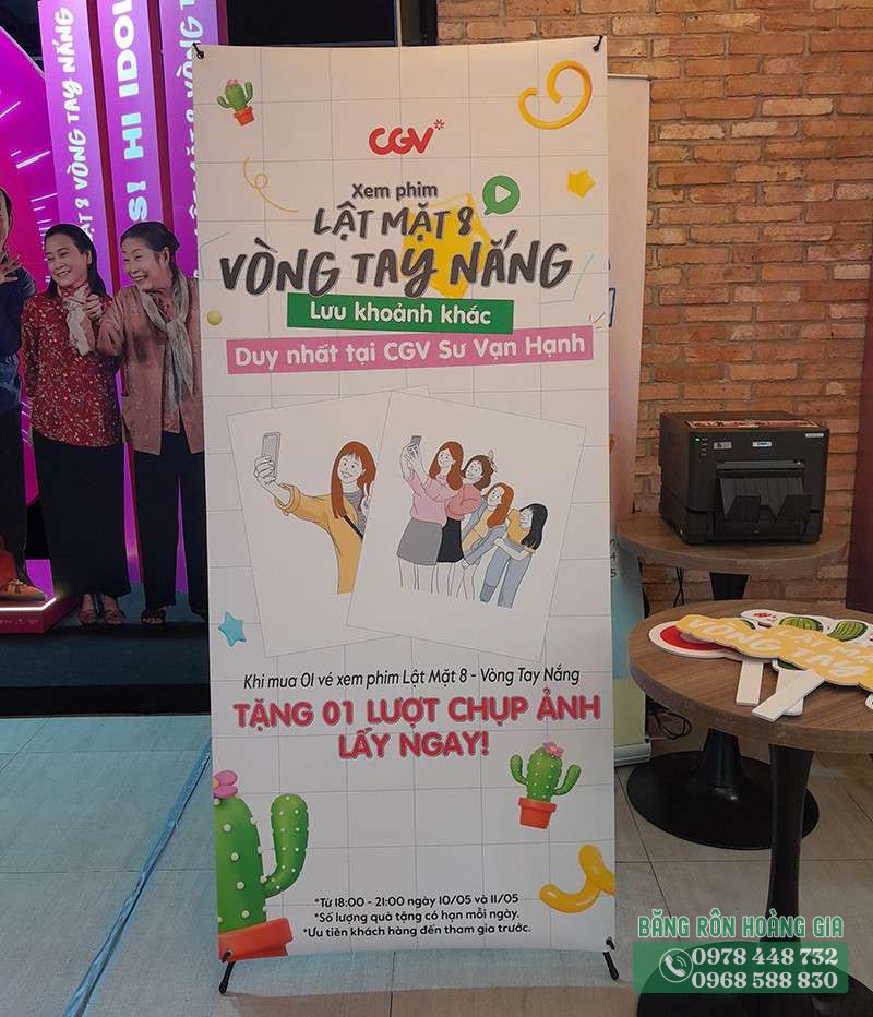 thi công backdrop ra mắt phim chuyên nghiệp