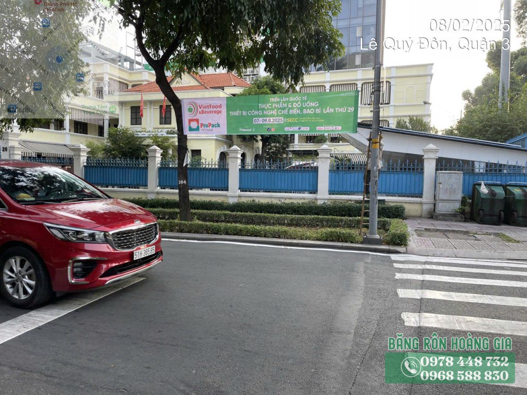 Thao tac thi cong bang ron trien lam chuyen nghiep tai gian hang