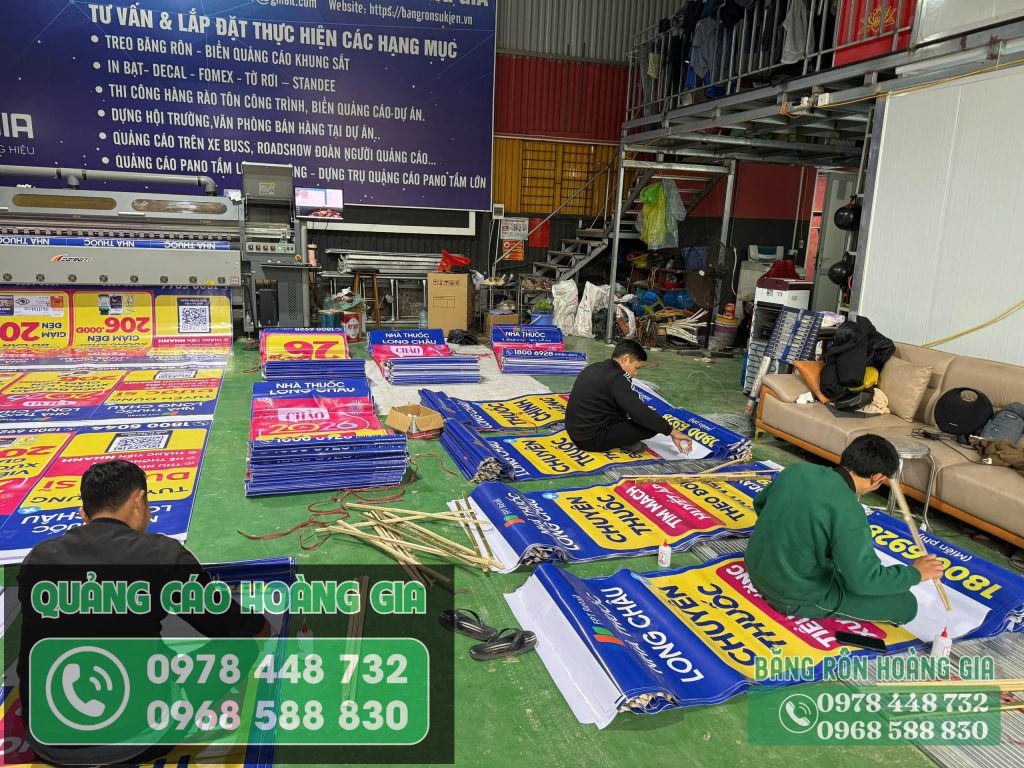 Thao tac thi cong bang ron trien lam chuyen nghiep tai gian hang