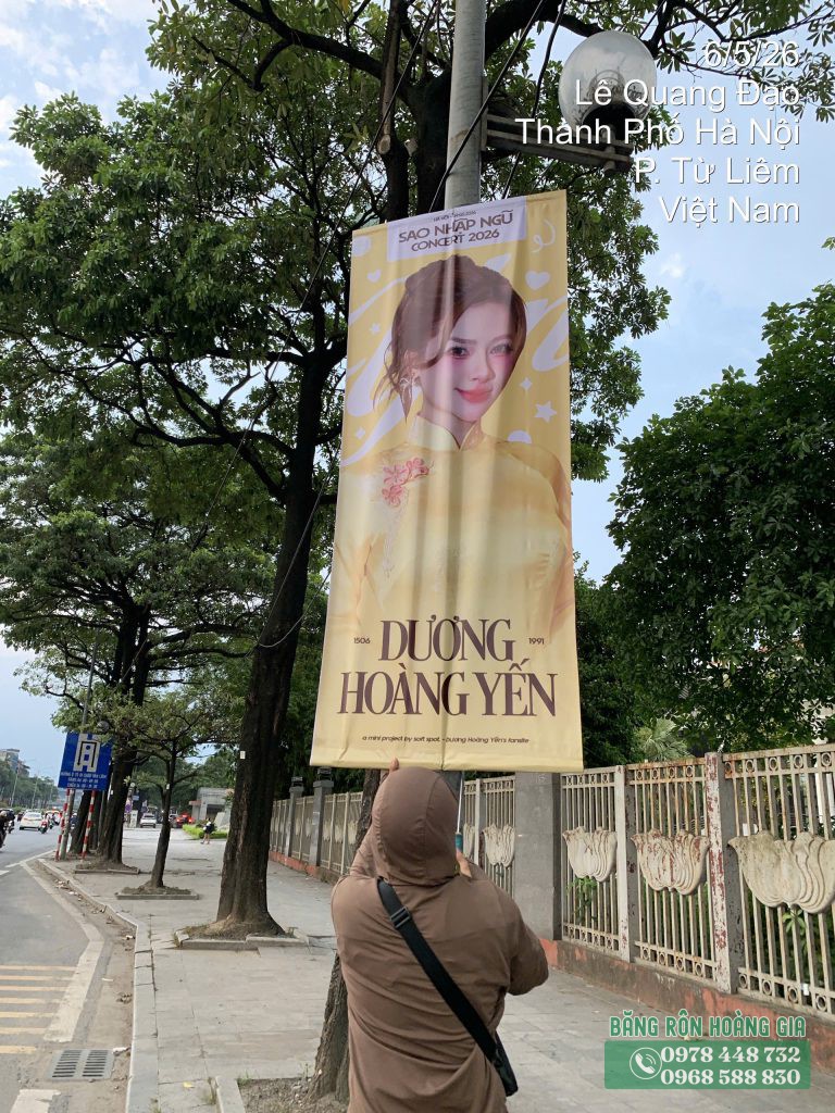 treo phướn sự kiện fan project ca sĩ Dương Hoàng Yến tại đường Lê Đức Thọ Hà Nội