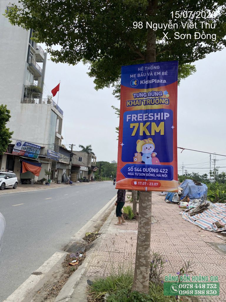Phướn quảng cáo Hà Nội thực tế trên đường Nguyễn Viết Thứ