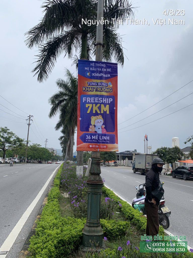 Thi công phướn quảng cáo tại nút giao Mê Linh - Nguyễn Tất Thành