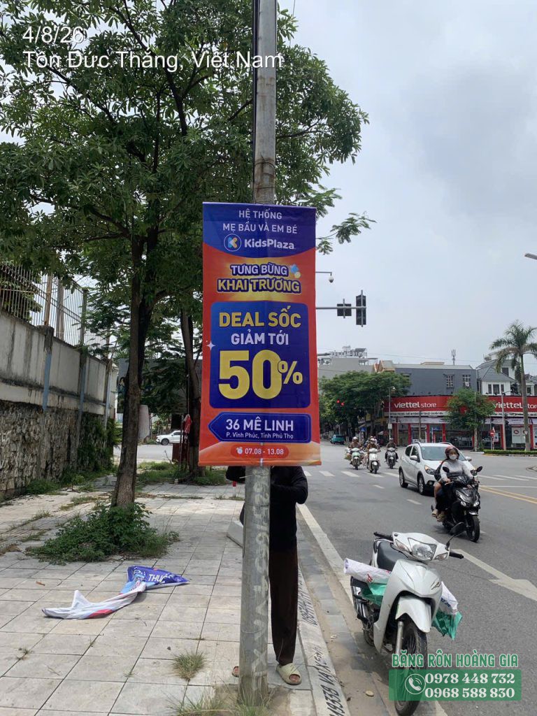 Thi công phướn quảng cáo tại nút giao Mê Linh - Nguyễn Tất Thành