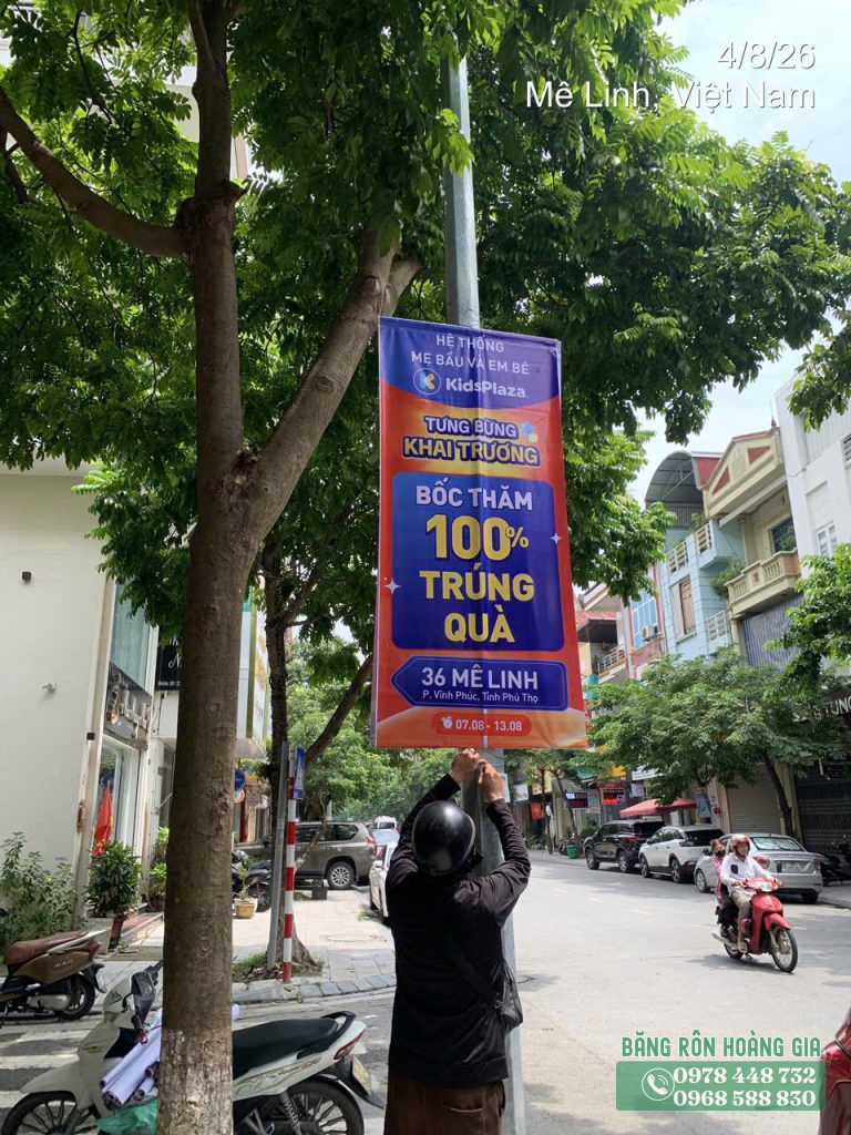 Thi công treo phướn Vĩnh Phúc trên đường Mê Linh