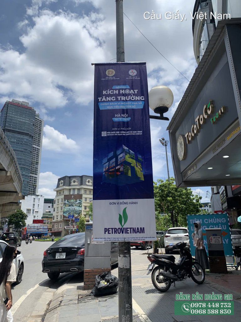 Treo phướn Diễn đàn Năng lượng Thế giới Việt Nam
