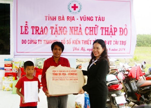 Băng rôn từ thiện trao tặng nhà chữ thập đỏ