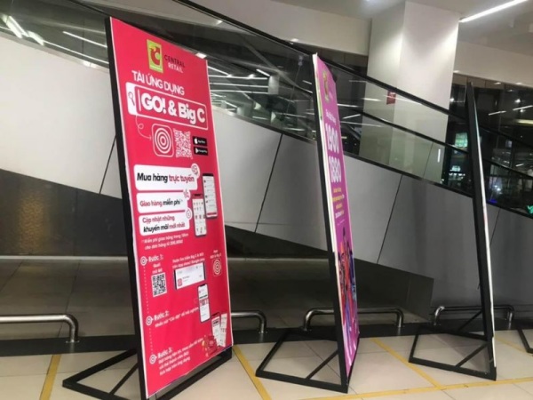 standee chữ L