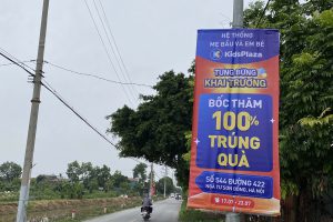 Thi Công Treo Phướn Quảng Cáo Hà Nội – Hình Ảnh Thực Tế Dự Án Khai Trương KidsPlaza