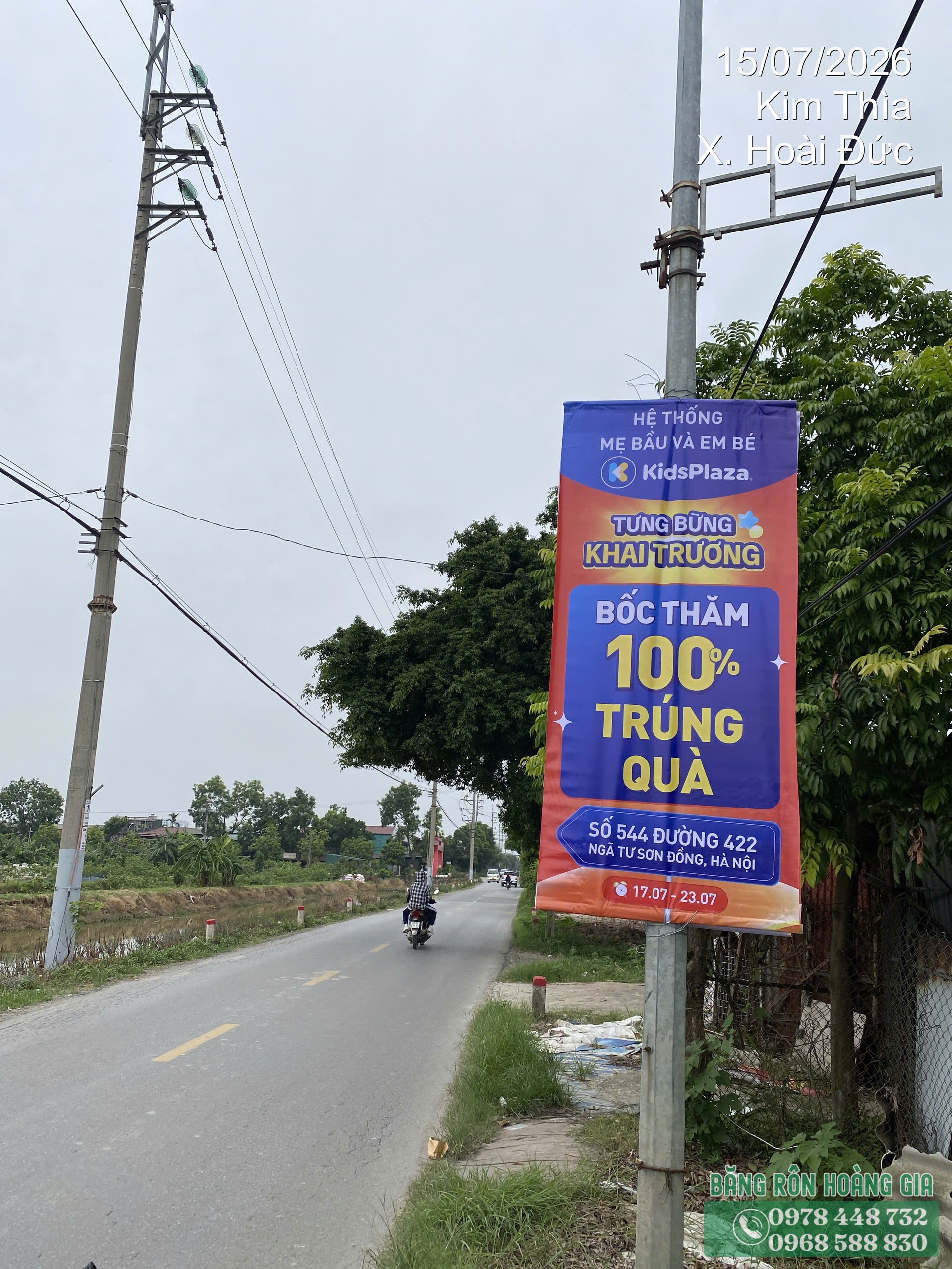Thi Công Treo Phướn Quảng Cáo Hà Nội – Hình Ảnh Thực Tế Dự Án Khai Trương KidsPlaza